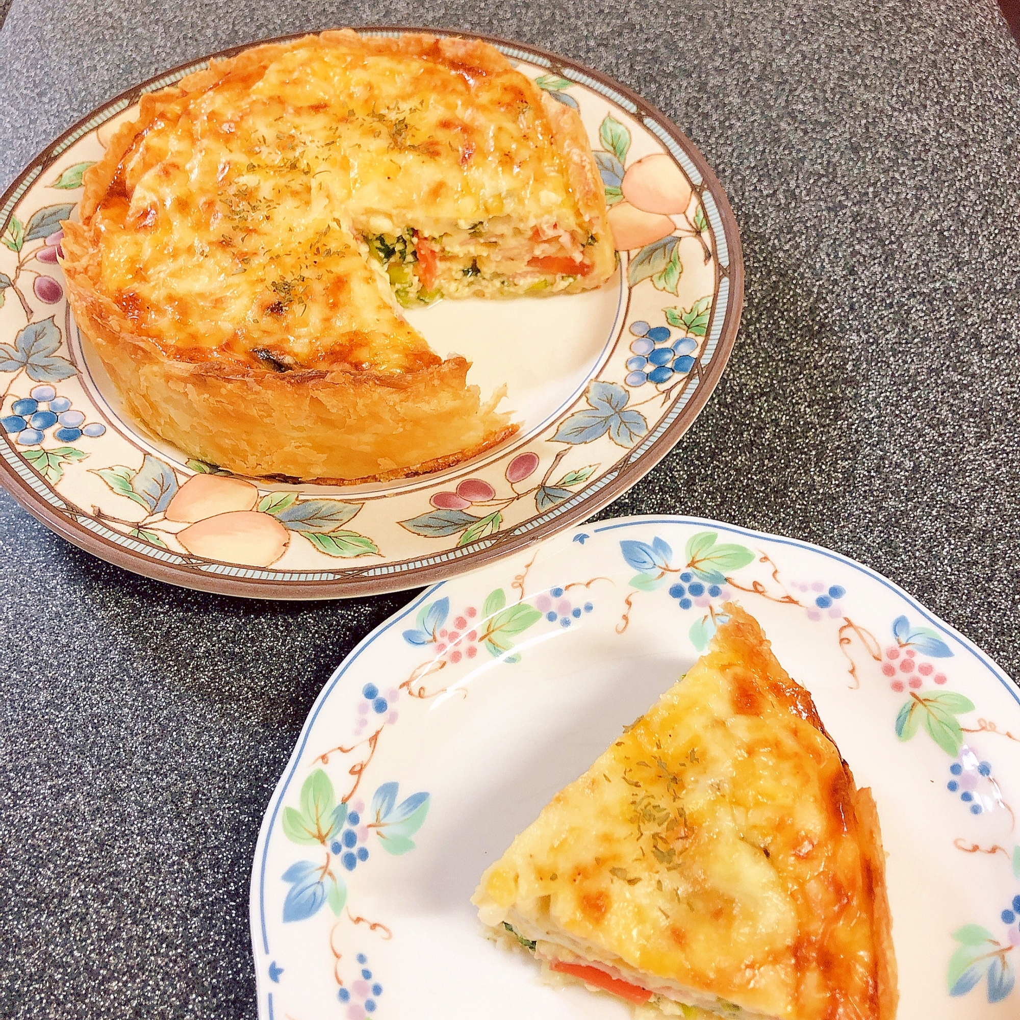 シカゴピザのよう!とろーりチーズのキッシュ