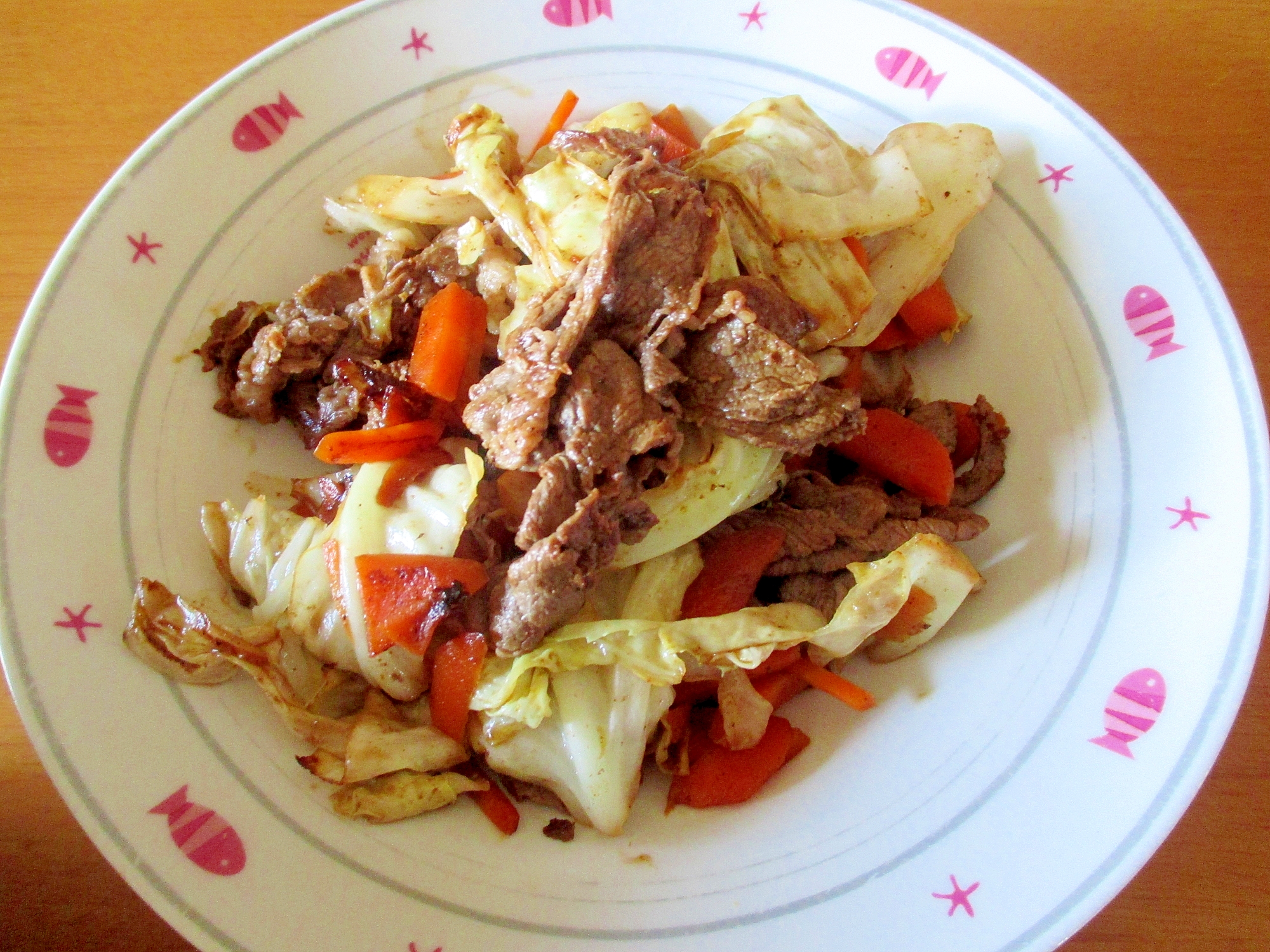 牛肉・ニンジン・キャベツのカレー醤油炒め