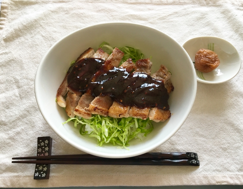 サッと焼き豚ロースと千切りキャベツの甘味噌丼♡