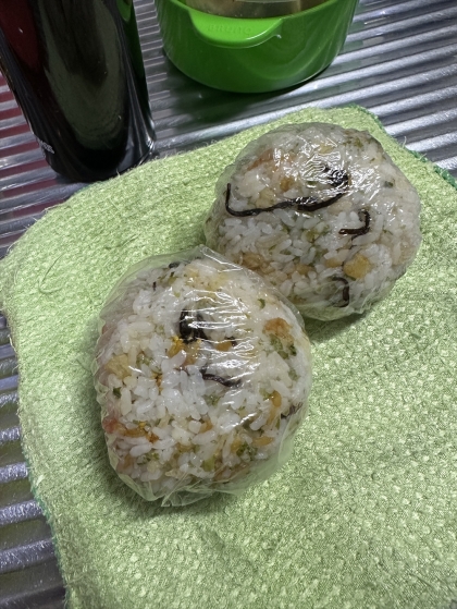 悪魔のおにぎり☆塩昆布入り