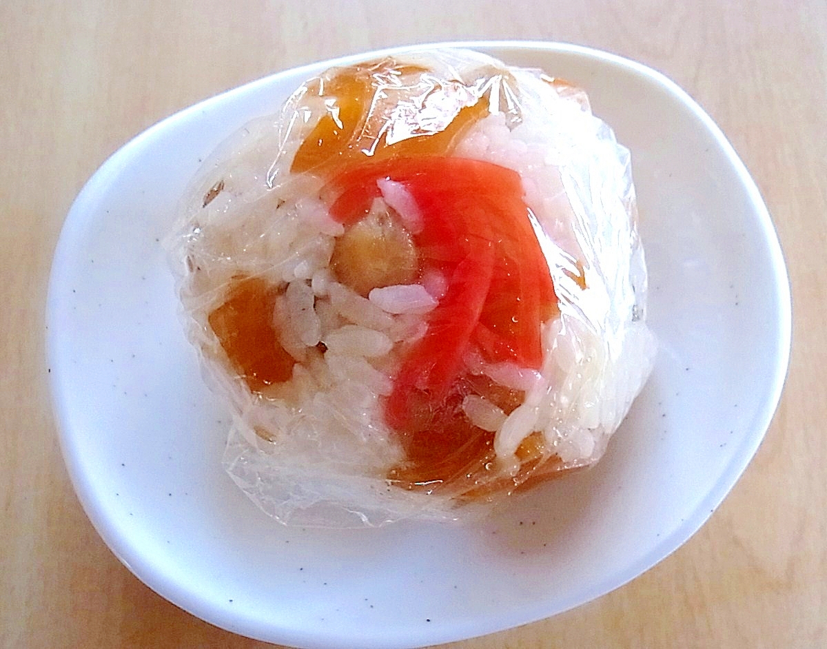 福神漬けとひよこ豆のおにぎり