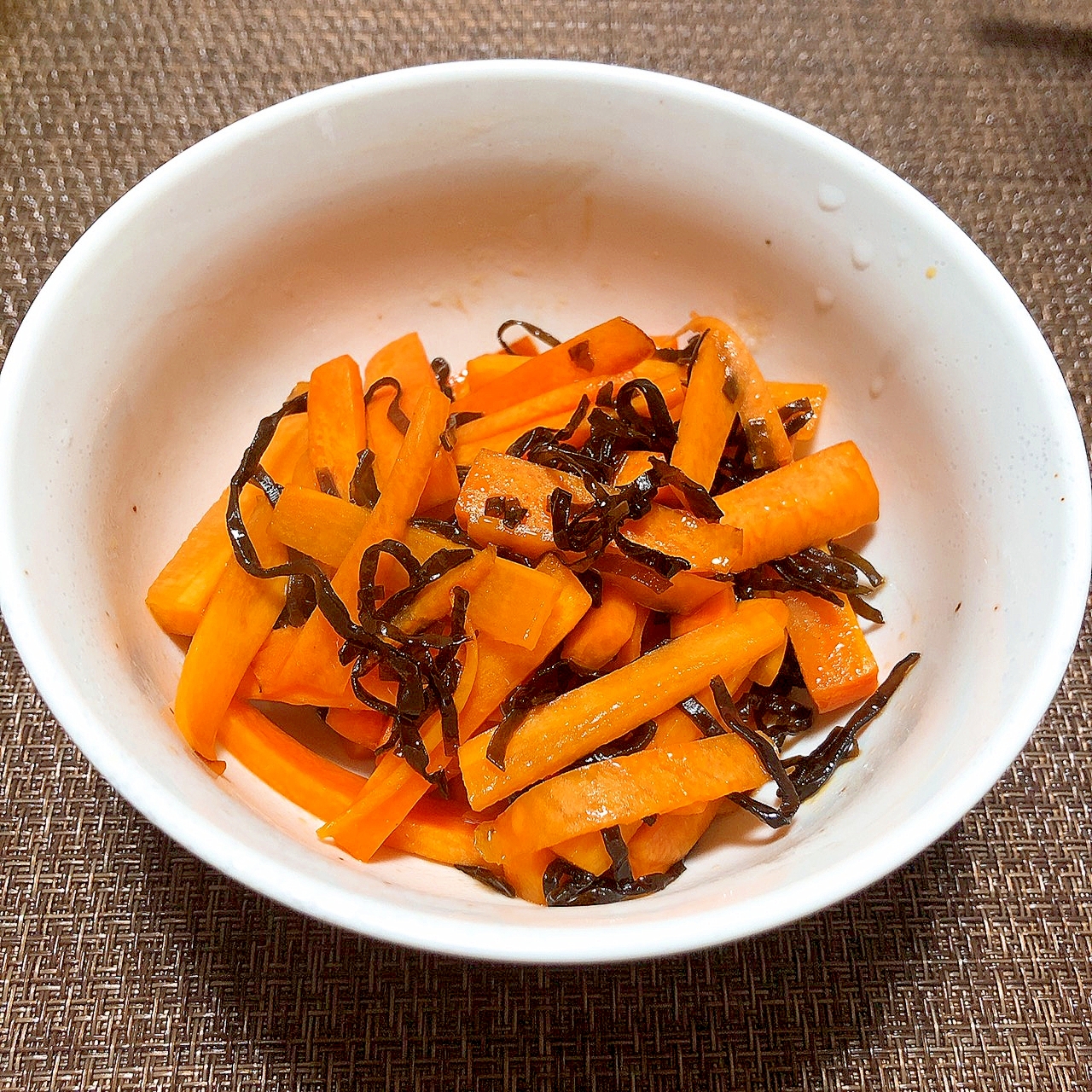 簡単 激早 夕飯の副菜に ニンジンの塩昆布 レシピ 作り方 By 主夫のアトリエ 楽天レシピ