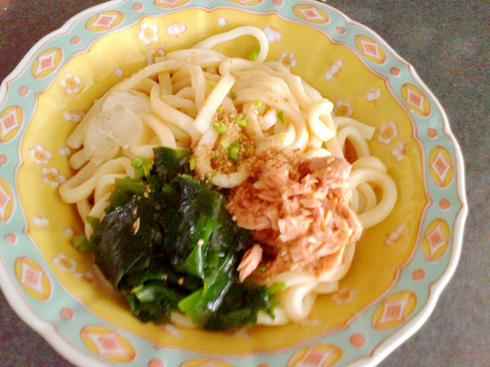 簡単おいしい☆ツナとわかめの冷やしうどん♪