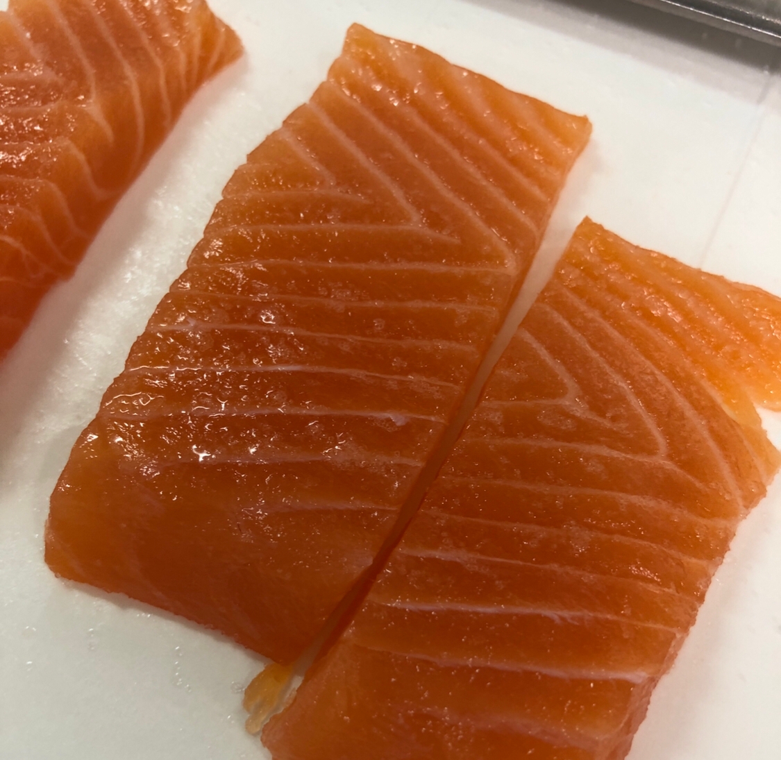 サーモンの岩塩レモンオイルの刺身 レシピ 作り方 By ろーるけーき 楽天レシピ