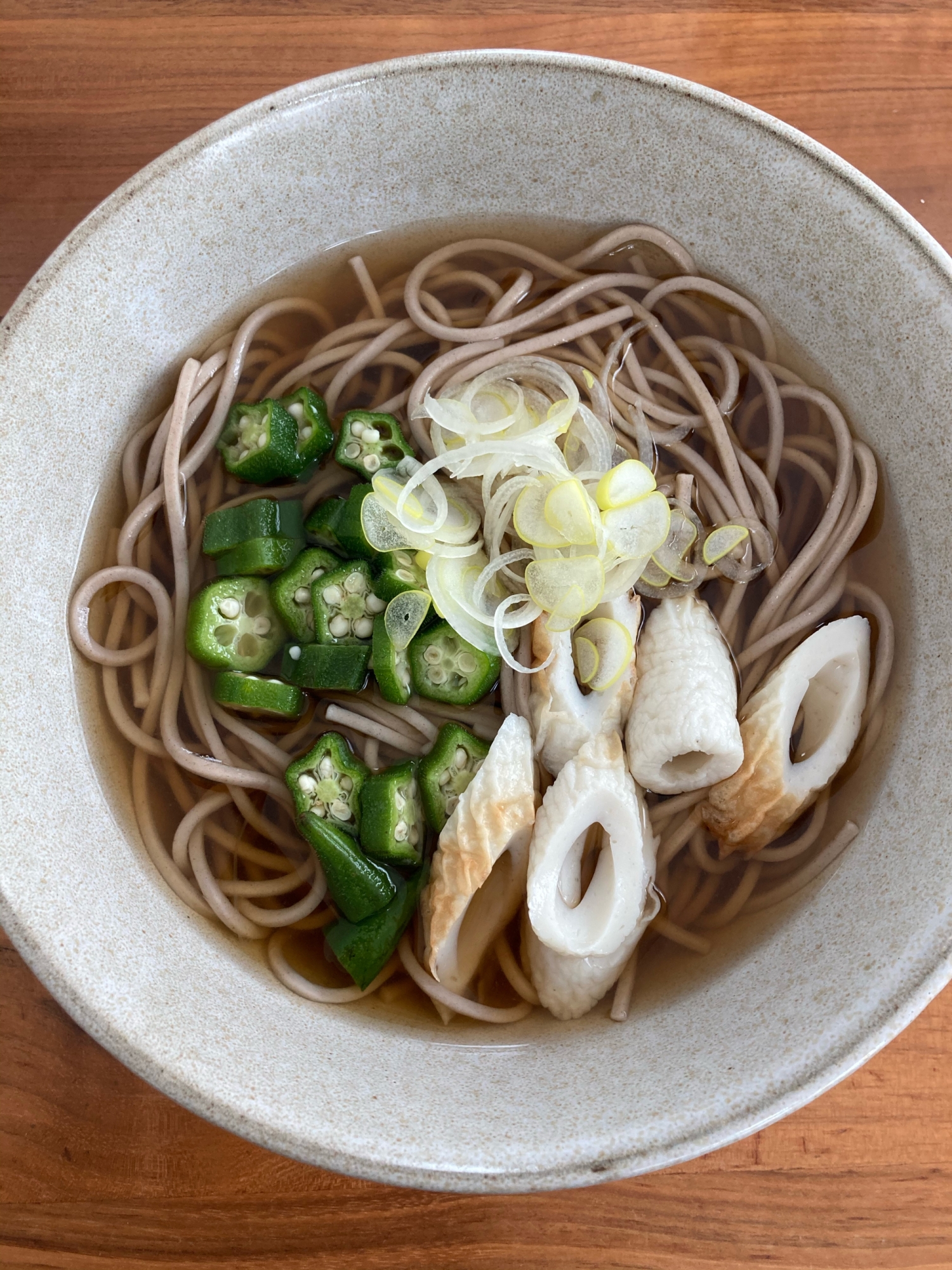 オクラとちくわの蕎麦