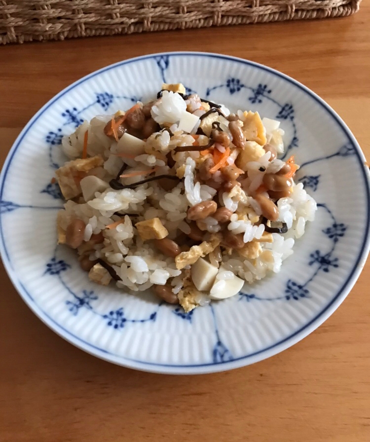 魚ニソと塩昆布、人参の納豆チャーハン