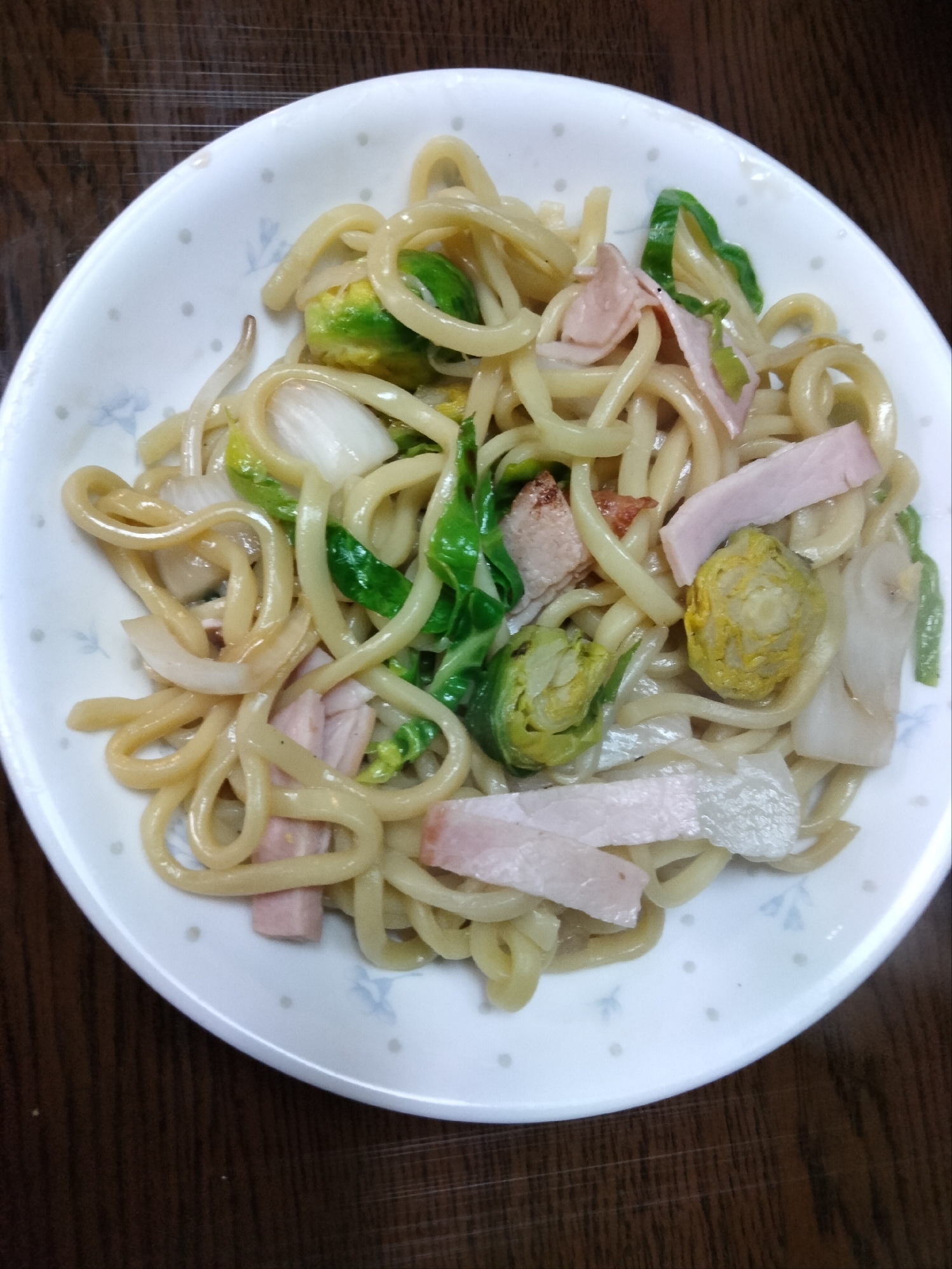 ハム芽キャベツ玉ねぎで簡単ソース焼きそば