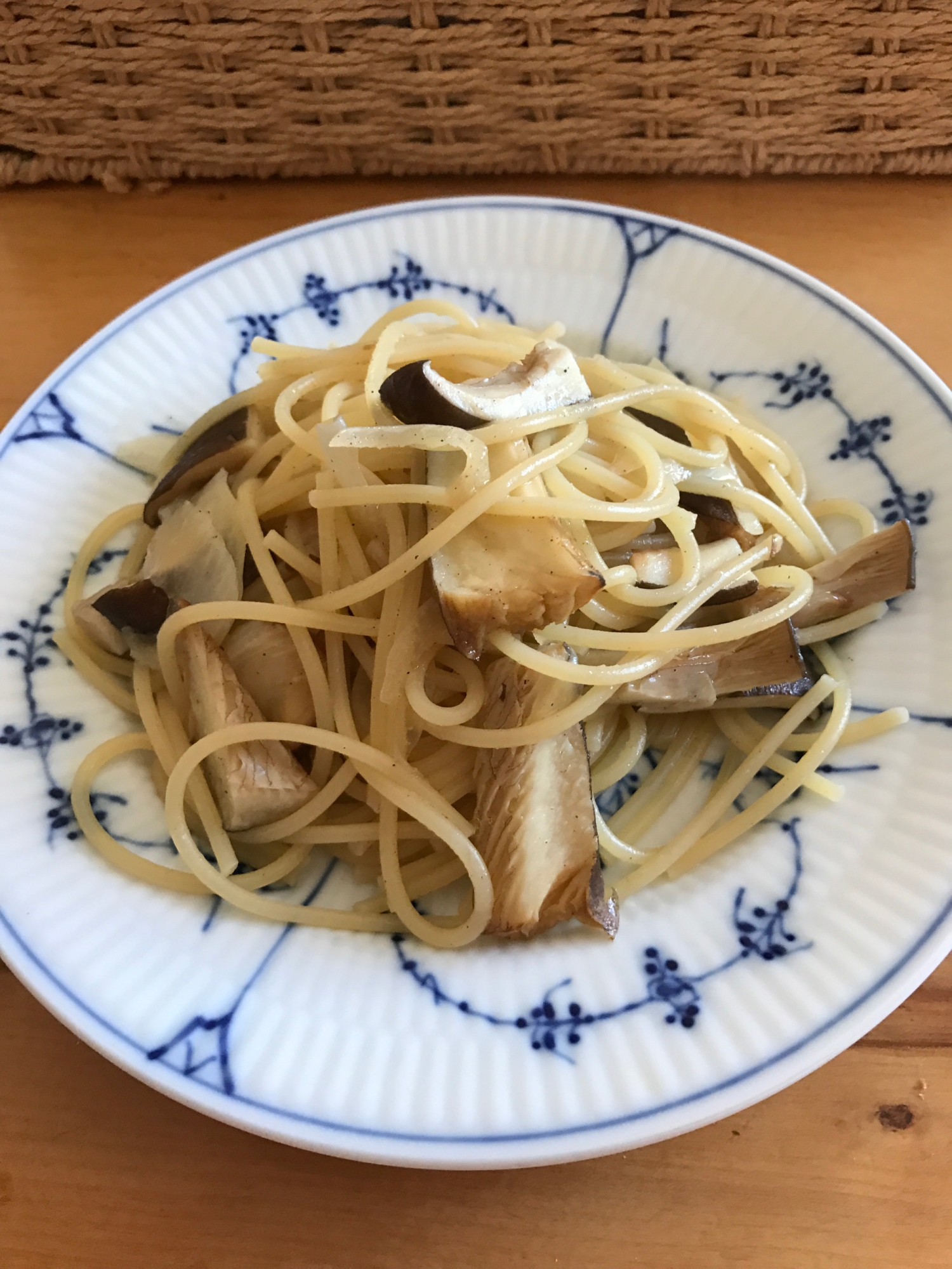 アワビ茸と玉ねぎのパスタ