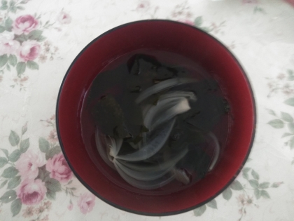 わかめと玉ねぎの中華スープ