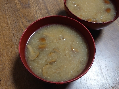 我が家の味噌汁★玉ねぎとなめこ