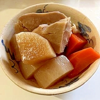 八ツ頭とにんじんと大根の煮物