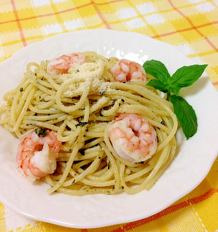 バジルが香る♪エビのバジルソースパスタ