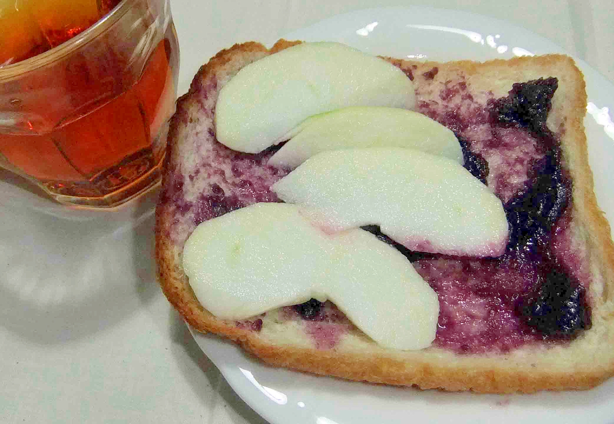 りんごと紫芋ジャムのトースト