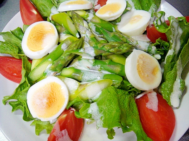 アスパラガスと卵のグリーンサラダ