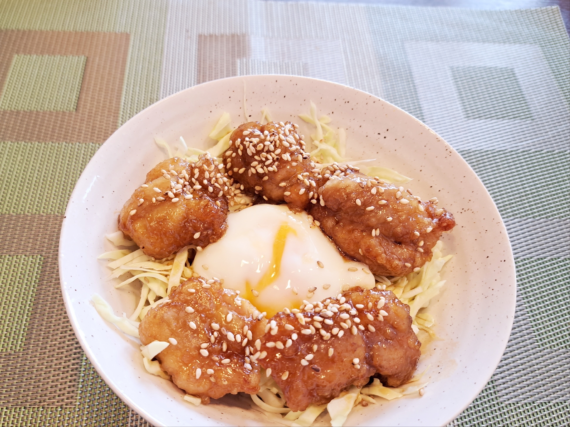 鶏もも肉で！鶏肉の甘酢丼 温泉卵添え