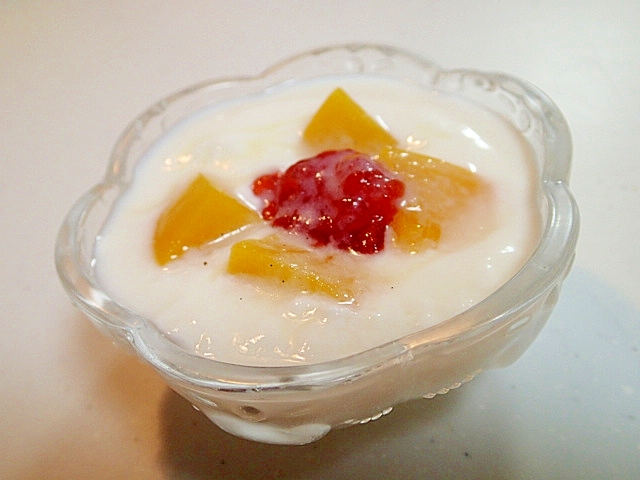 美的　黄桃と苺ジャムのバニラ香るヨーグルト