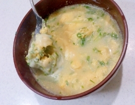 モッツァレラと水菜のコンソメ卵とじスープ