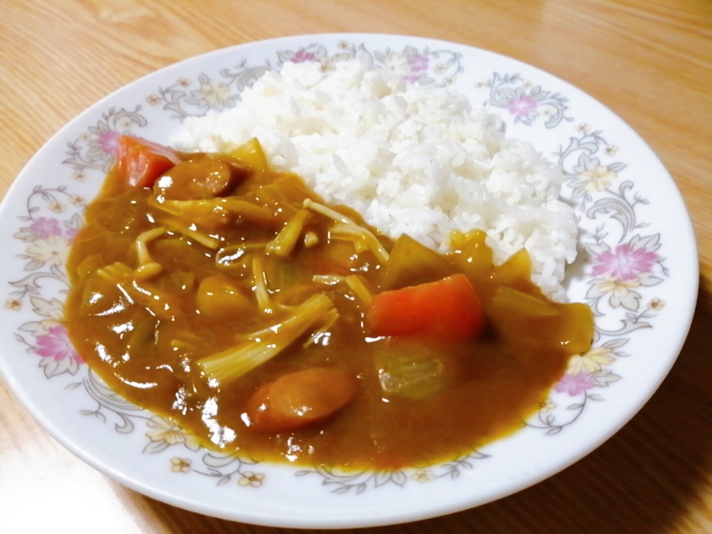 ウインナーとえのき入りのカレー