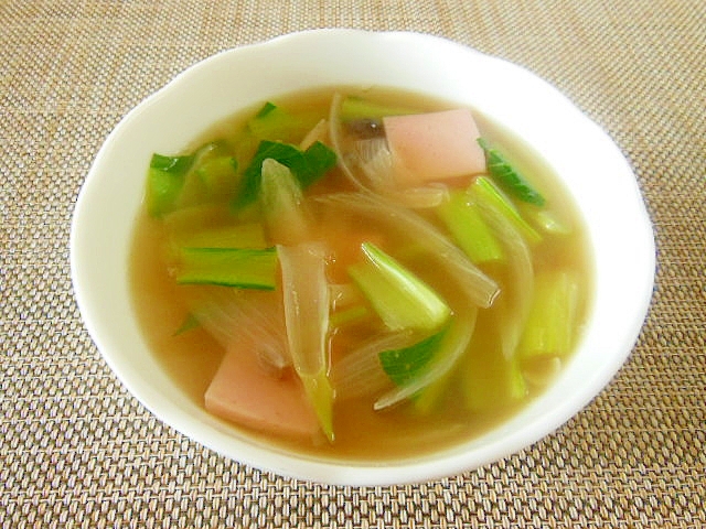 魚肉ソーセージと小松菜と玉ねぎのスープ♪