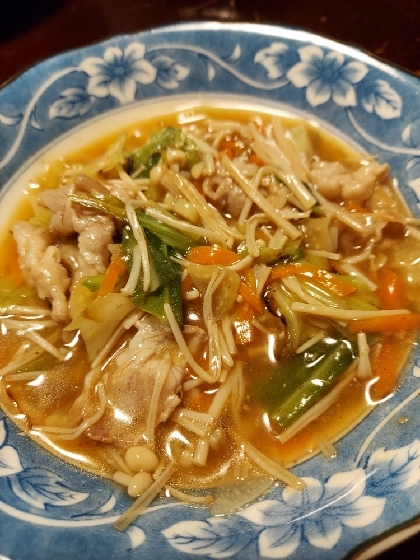 ピリ辛！豚肉ときのこと野菜たっぷり鍋