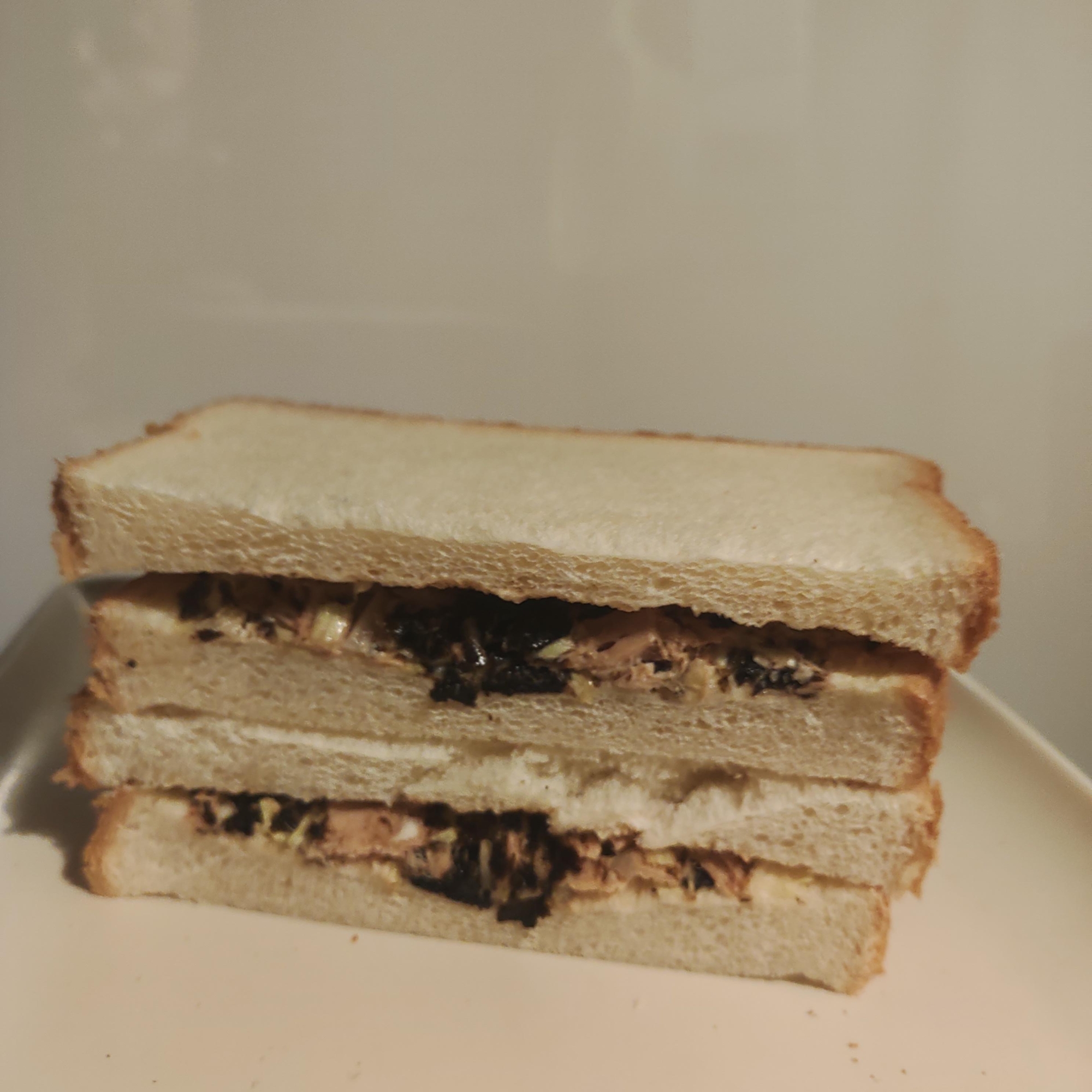 海苔、キャベツ、ツナサンド