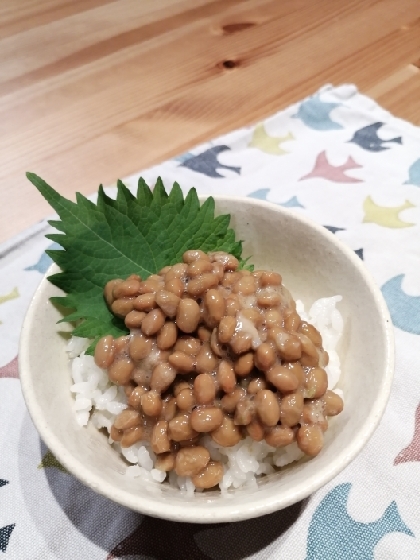 納豆にゆず胡椒を入れたのは初めてでしたが、合いますね♪大葉との相性もよくて、とてもおいしかったです☆