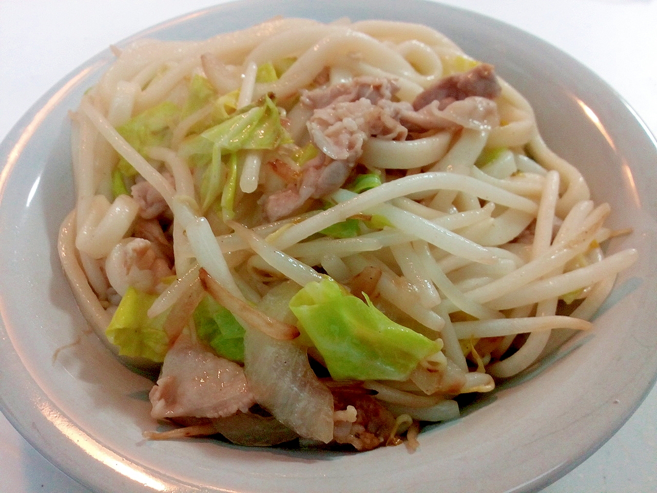 ウエイパーで　豚バラ肉と野菜の焼き饂飩