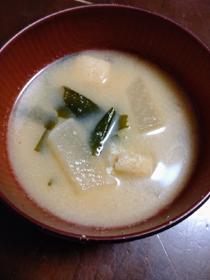 簡単美味！わかめと油揚げのお味噌汁