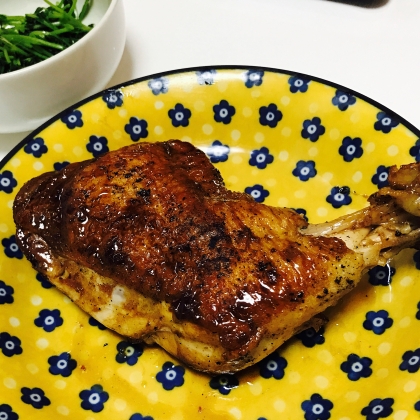 かぶりつき！骨付き鶏ももソテー