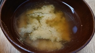 豆腐・わかめ・長ネギの味噌汁