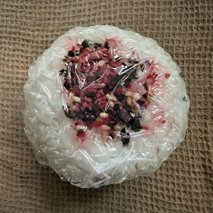 わかめも入っているふりかけで作りました♪ボリューミーで大満足でした！レシピありがとうございますෆ ̖́-‬