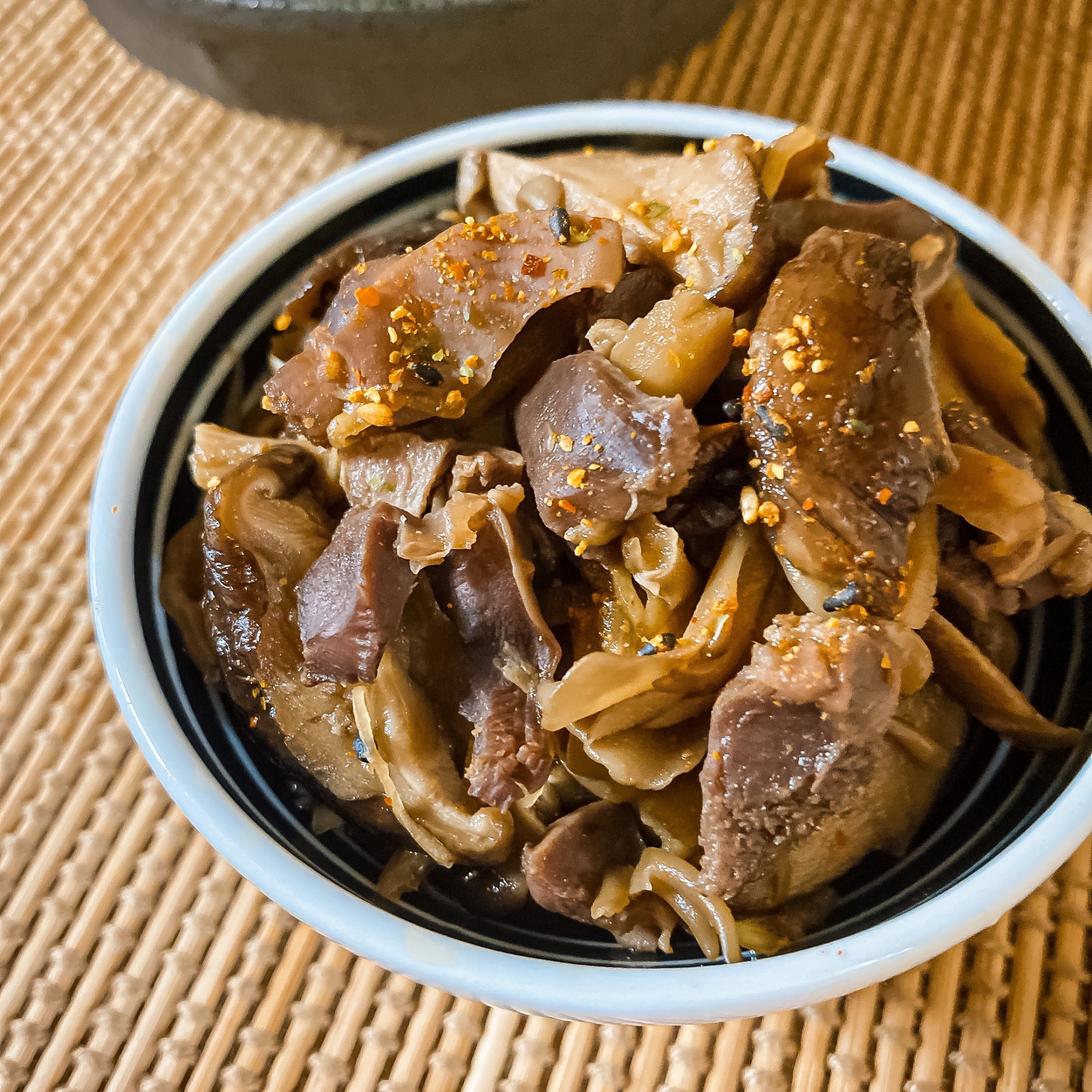 コリコリ食感♪砂ずりときのこのしぐれ煮