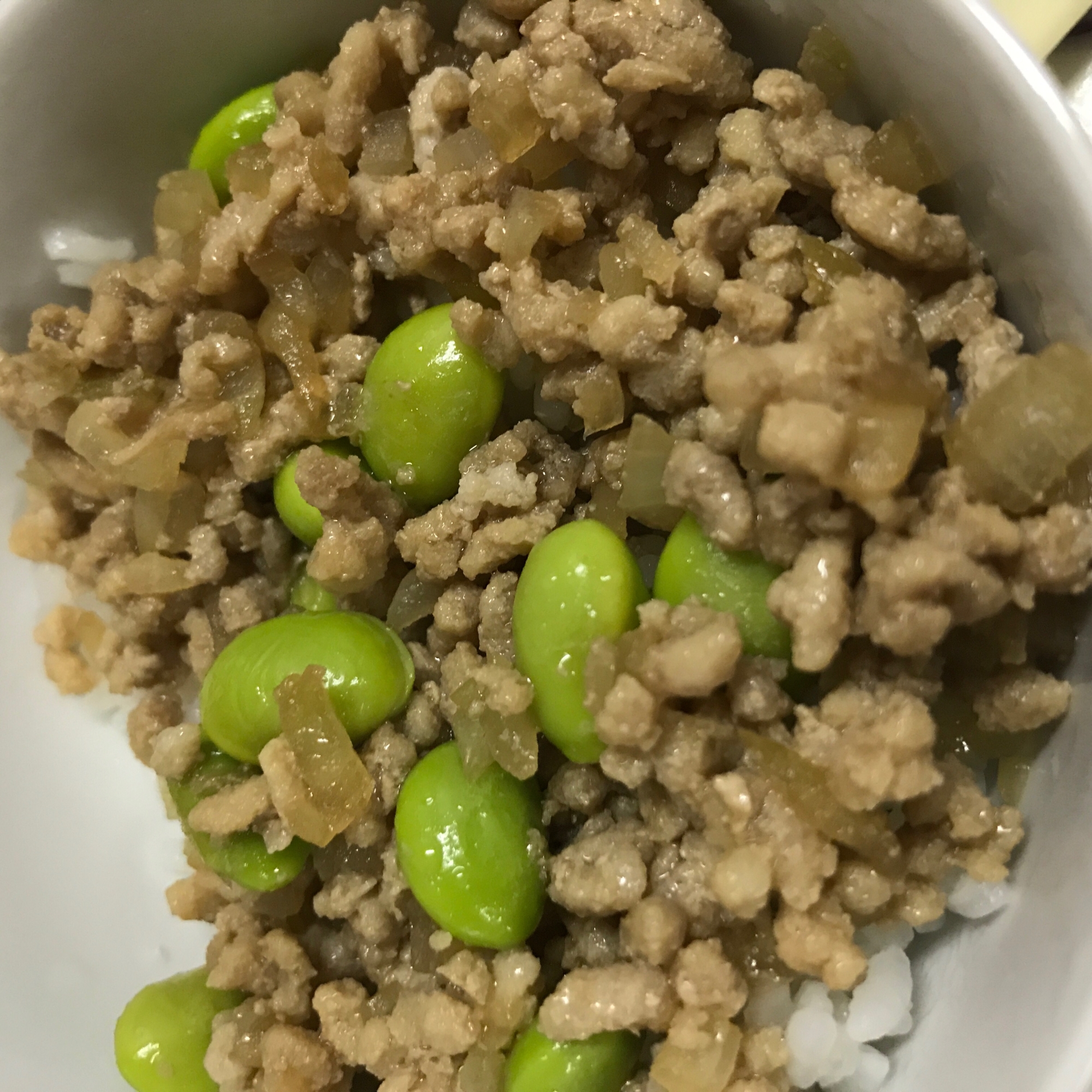 枝豆入りそぼろ丼