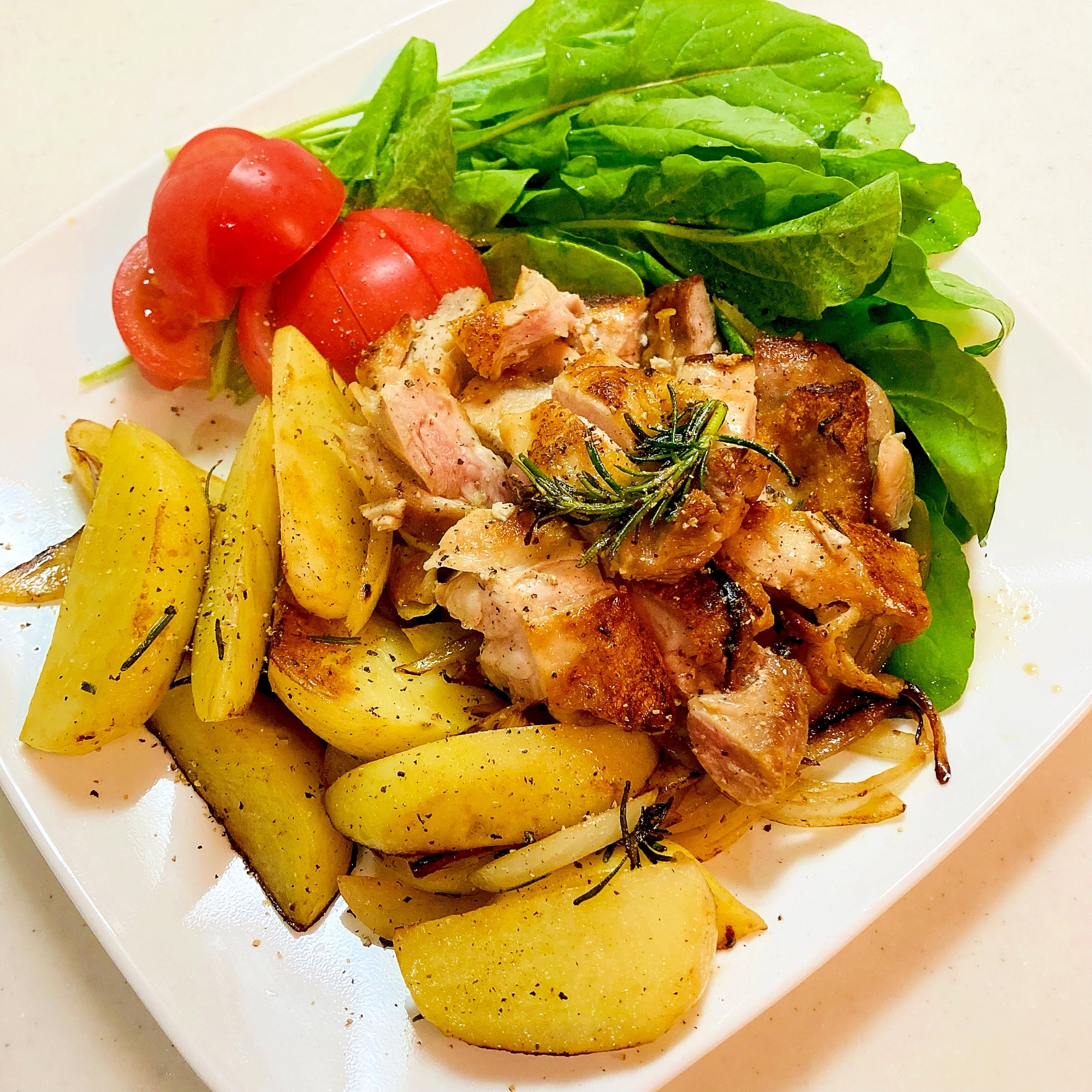 鶏モモ肉で！ローズマリーポテトチキン！