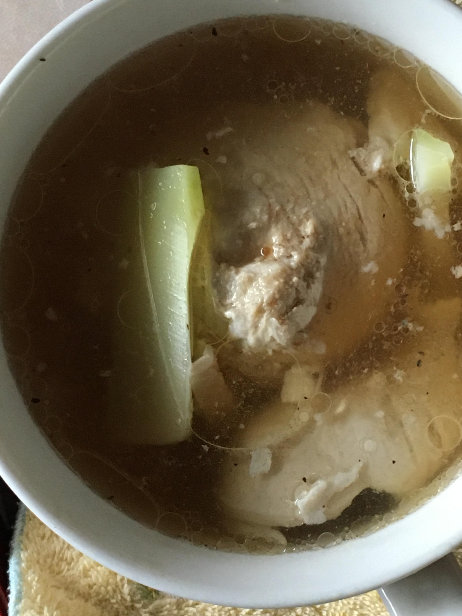 ブロッコリーの茎と鶏胸肉のスープ
