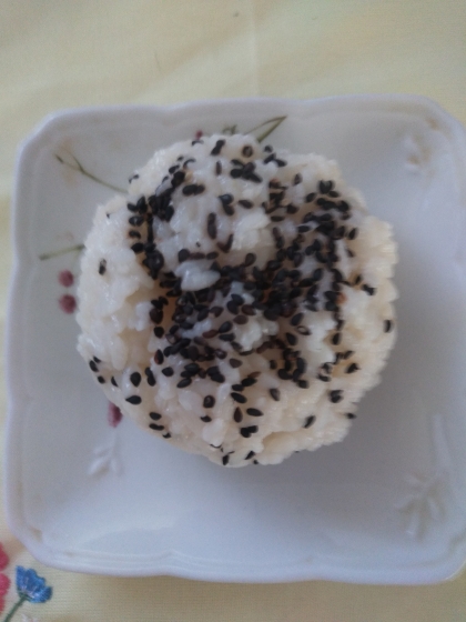 セサミンたっぷり✿⁠黒ごま✿⁠おにぎり