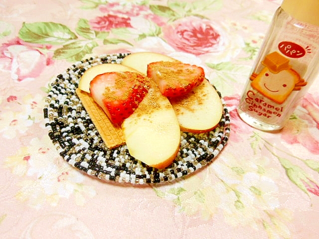 大麦生活ｄｅ❤林檎と苺とシナモンキャラメルカナッペ
