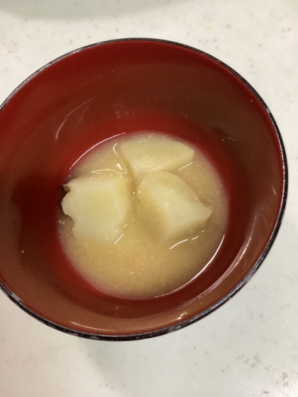 じゃがいもと焦がし玉ねぎの味噌汁☆出汁いらず