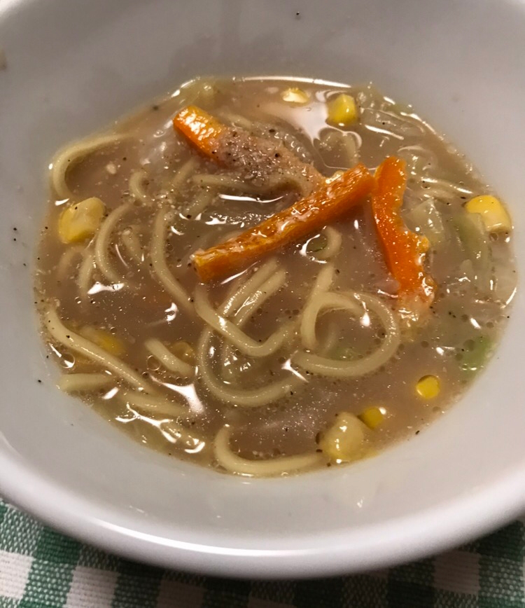 パプリカとコーン、キャベツのすりゴマラーメン