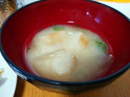 お夜食にも♪歯が痛い時の味噌汁（大根と花麩）