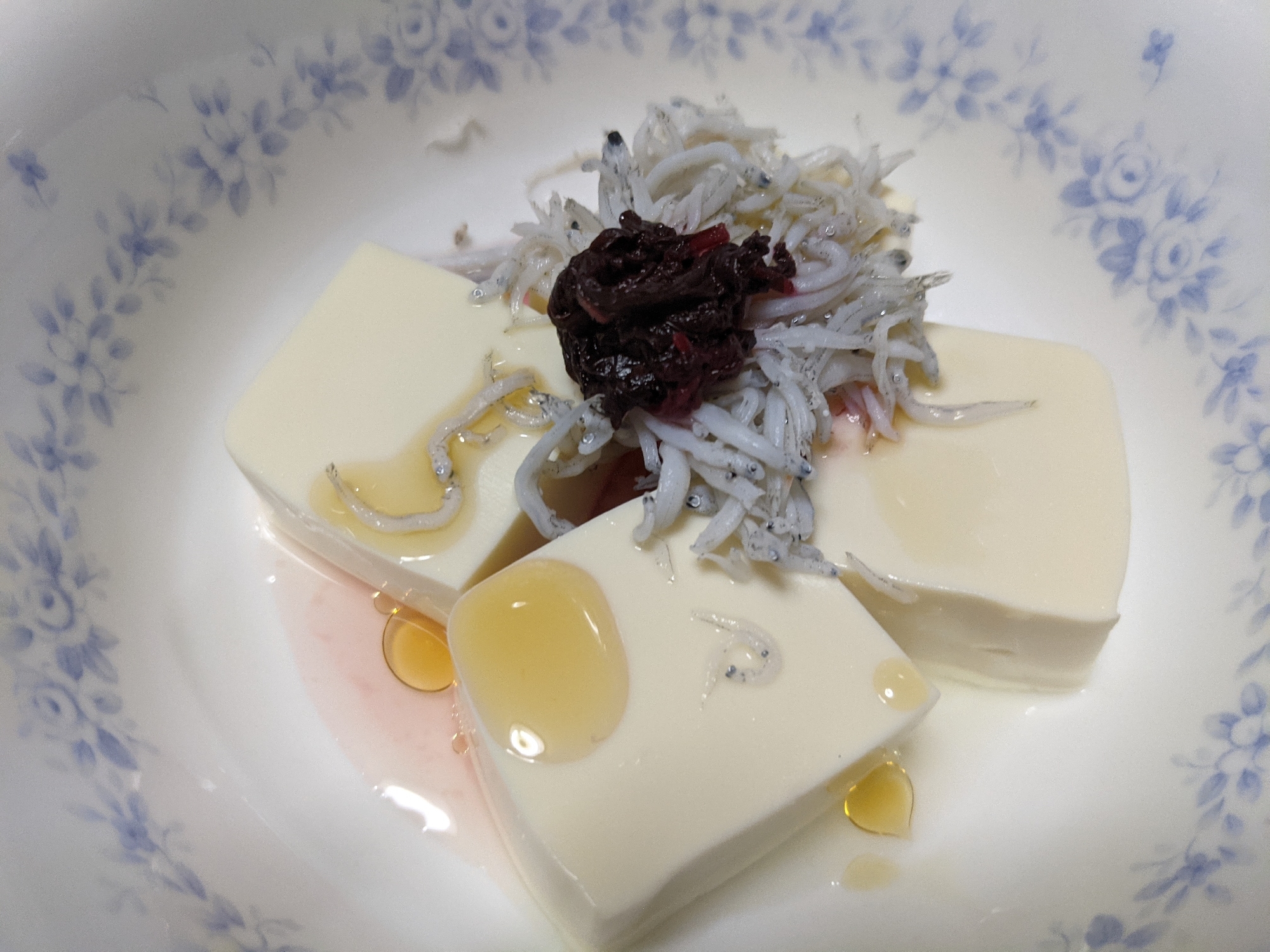 超簡単 赤紫蘇ちりめん冷奴 レシピ 作り方 By ナッツチョコレート 楽天レシピ