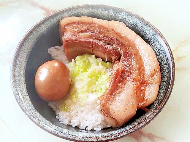 圧力鍋で爆裂級！豚の角煮の超ビッグ丼♪