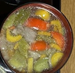 パプリカのコンソメスープ