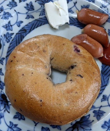 朝食におすすめ♪ブルーベリークリームチーズベーグル