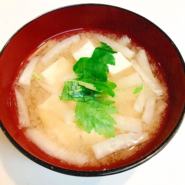 定番です♪大根と豆腐とみつ葉の味噌汁