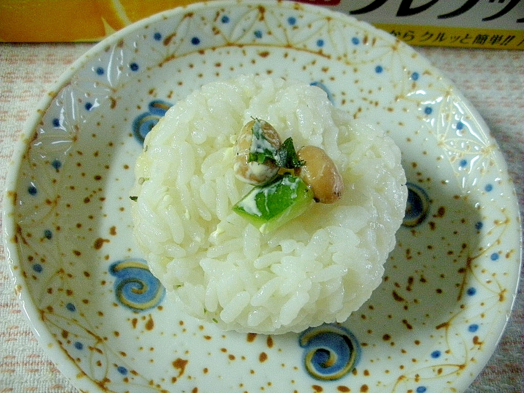 北海道☆ゆで大豆ときゅうりのサラダおにぎり☆