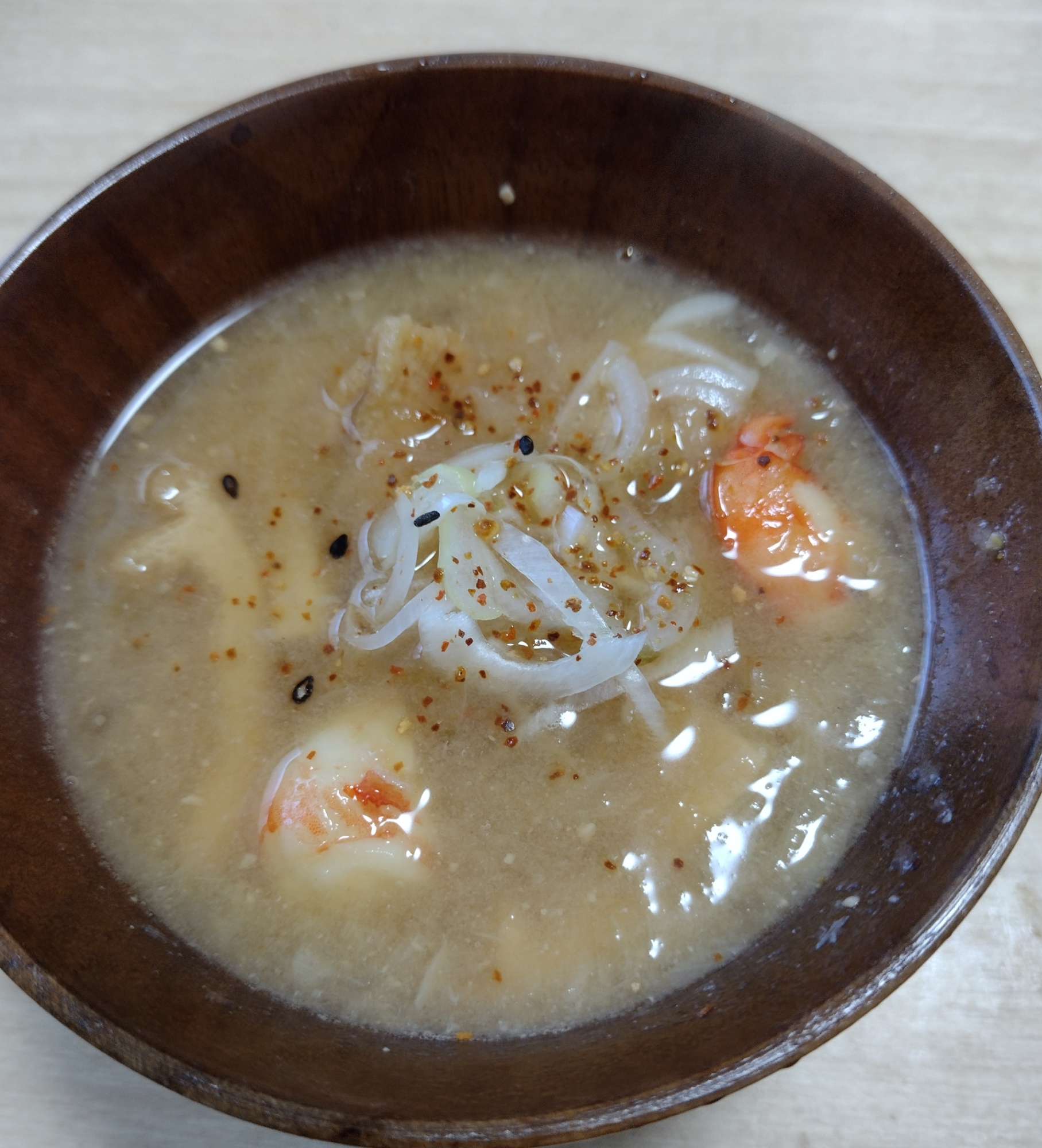 エビとおあげの新玉ねぎとろとろみそスープ