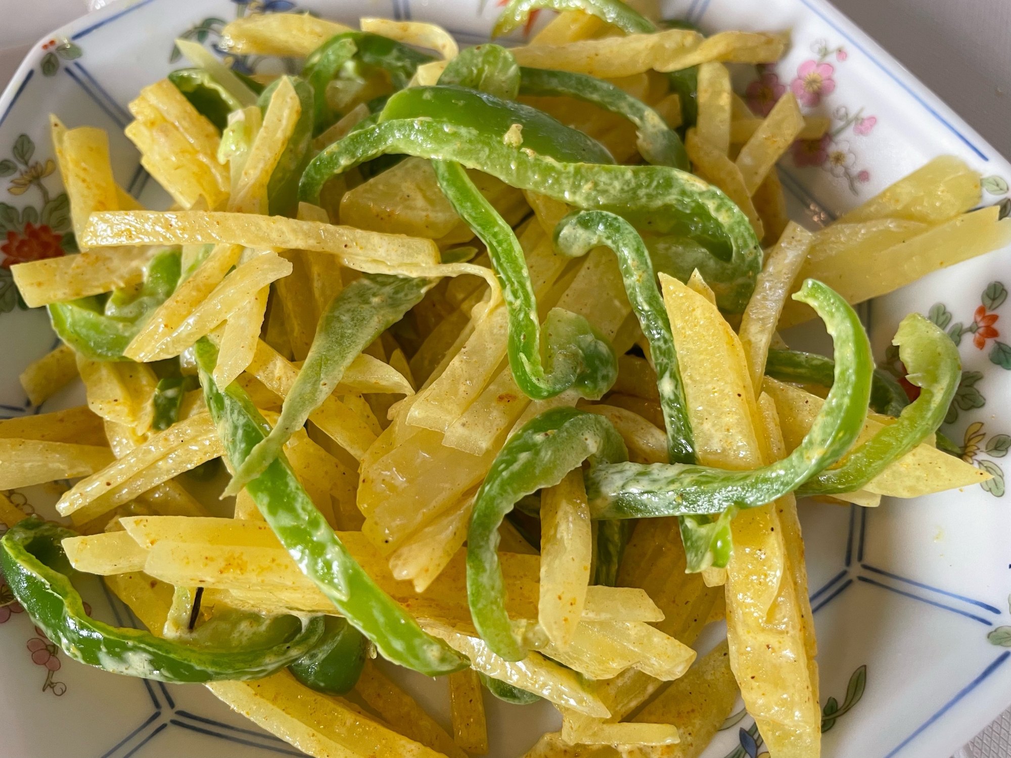 レンジで簡単☆じゃがいもとピーマンのカレーマヨ