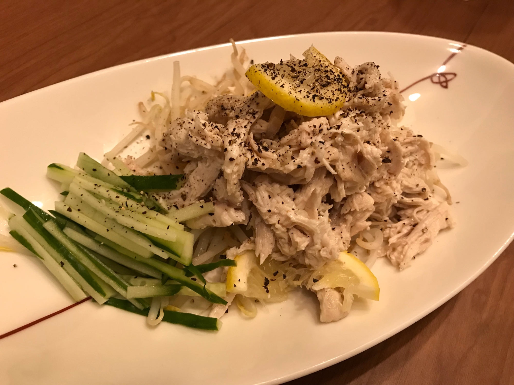 鶏胸肉でもしっとりレモンチキンサラダ