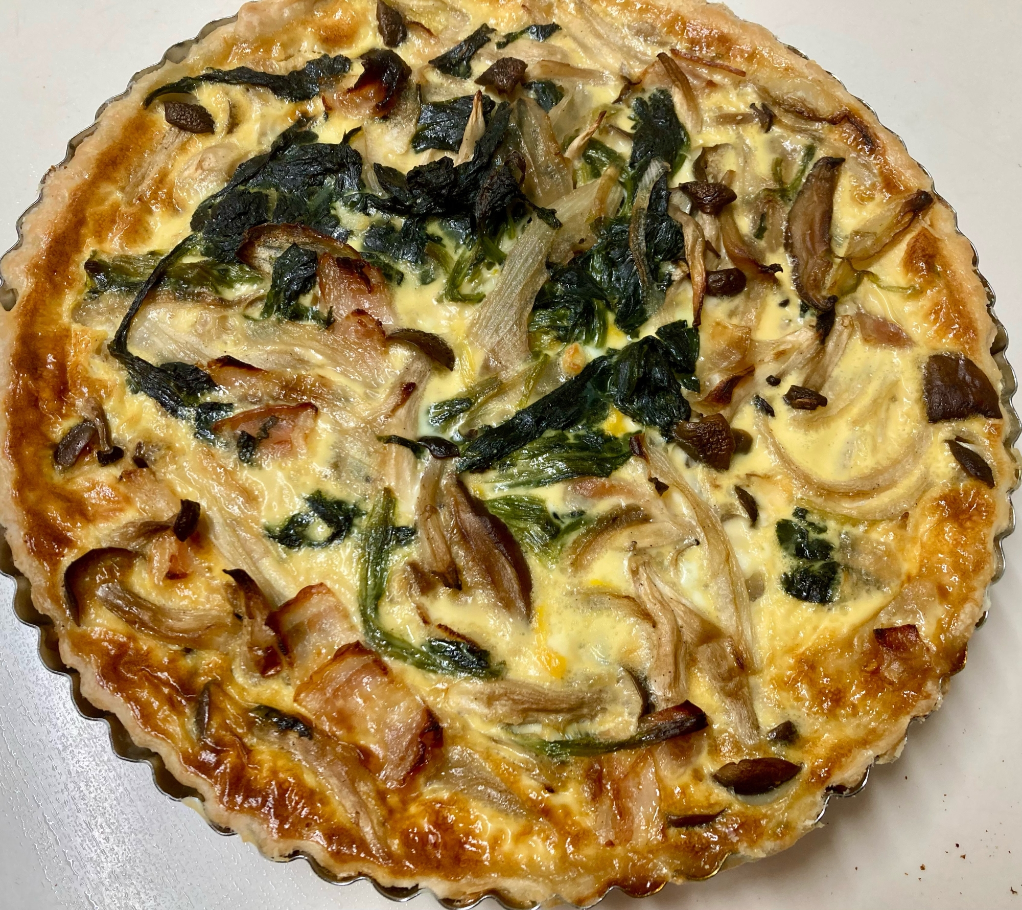 ベーコンとほうれん草の国産チーズ入りキッシュ